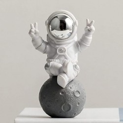 Cute Outer Space Astronaut Figurine Action Figure Toys Statue for Showpiece Home Living Room Decor Office Desktop Decoration Car Dashboard, Kids Birthday Party Gift, Resin